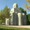 Прве службе у новој цркви 
