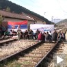 Радници ФАП-а не одустају од блокаде пруге