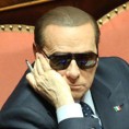 Берлусконијев пад за стабилнију владу