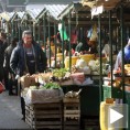 Купци из радња "беже" на пијаце
