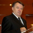 Јовановић помаже школи са блокираним рачуном