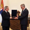 Николићу плакета за безбедност саобраћаја