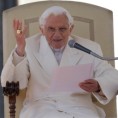 Папа Бенедикт рашчинио 400 свештеника
