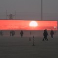 У Пекингу Сунце виде само преко екрана