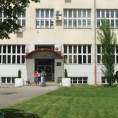 Евакуисана гимназија због лажне дојаве о бомби