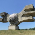 Титови споменици на листи најружнијих