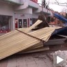 Лимени кров пао на тротоар у Београду