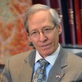 Кирби: Више новца, слободнији медији