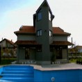 Задња кућа, Србија: Србија - исток на западу 