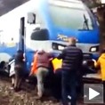 'Ајде сви напоље да гурате воз!