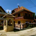 Задња кућа, Србија