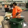 Избачена из банке због униформе?