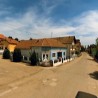 Задња кућа, Србија