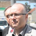 Вучевић посетио рањеног полицајца