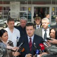 Дачић и Вељовић посетили рањеног полицајца
