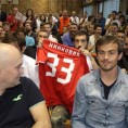 Аукција дресова за помоћ Нађи