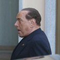 Берлускони служи казну у старачком дому 