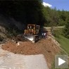 Булдожер повезао делове Косјерића