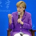 Меркелова позвала Пекинг на слободу мишљења