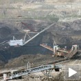 Поплаве преполовиле производњу угља