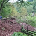 Брдо се сурвало, одсечено 40 домаћинстава