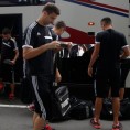 Каменован аутобус са играчима Партизана!