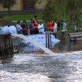 Поплаве и даље прете региону