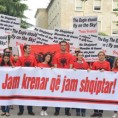 Протест испред Амбасаде Србије у Тирани