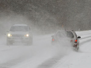 У Алпима завејано 15.000 возила