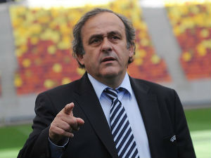 Платини инсистира на увођењу белих картона