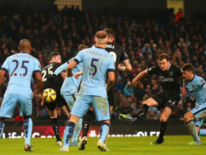 Кикснуо Челси, али је кикснуо и Сити