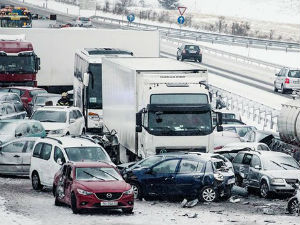 Ланчани судар 50 возила, погинула једна особа