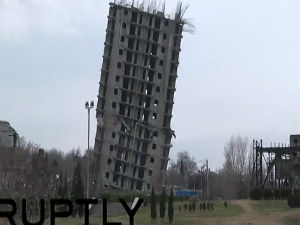 Зграда је, коначно, пала