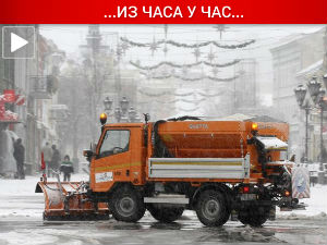 Саобраћај отежан због снега, евакуација завејаних