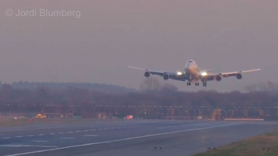 Џамбо-џет без једног стајног трапа