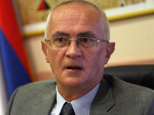 Шабић са родитељима несталих беба