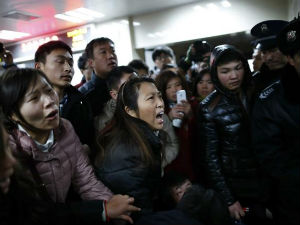 Смртоносни стампедо због "кише" лажних долара?