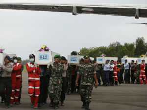 Пронађено 30 тела жртава несталог авиона