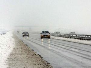 Опрез због поледице на путевима