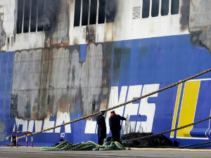 Јара и дим одлажу потрагу за телима на изгорелом трајекту