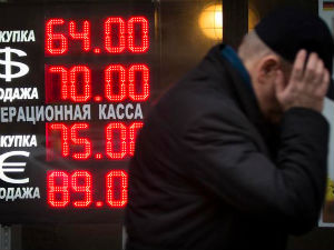 Макрон: Санкције Русији погађају европске привреде