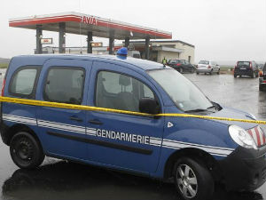 Француска, идентификован осумњичени за убиство полицајке