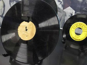 Елвисова прва песма продата за 300.000 долара