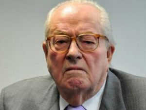 Ле Пен: Жао ми је, ја нисам Шарли