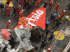 Пронађен труп авиона "Ер Азије"?