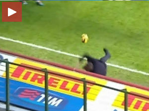 Манчинија нокаутирала лопта!