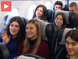 Дечји хор из Ниша пева на литургији у Москви
