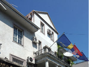 ДС: Вучић се задужује 9,5 милиона евра дневно