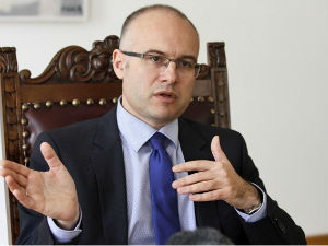 Вучевић: Ником неће бити забрањено да пева