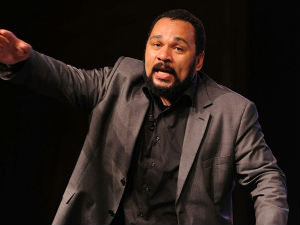 Француски комичар приведен због подршке терористима